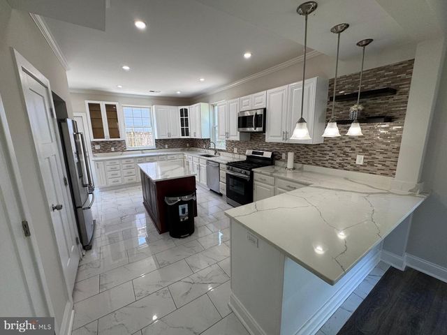 216 COLFAX CT, Manassas Park, VA 20111