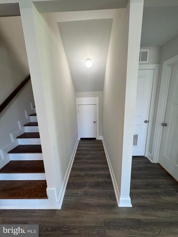 216 COLFAX CT, Manassas Park, VA 20111