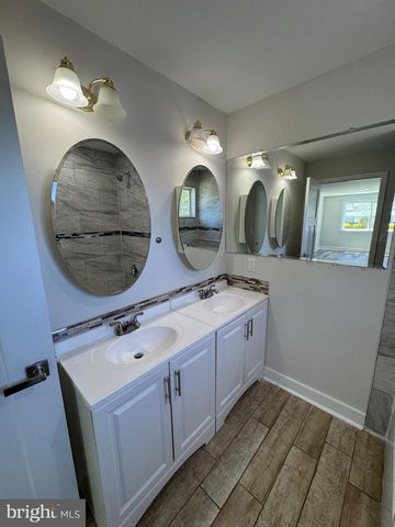 216 COLFAX CT, Manassas Park, VA 20111