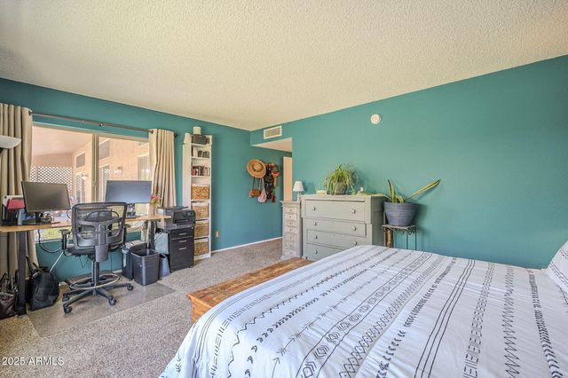 1562 E GLENEAGLE Drive, Chandler, AZ 85249