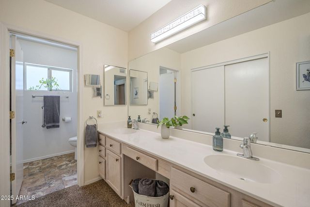 1562 E GLENEAGLE Drive, Chandler, AZ 85249