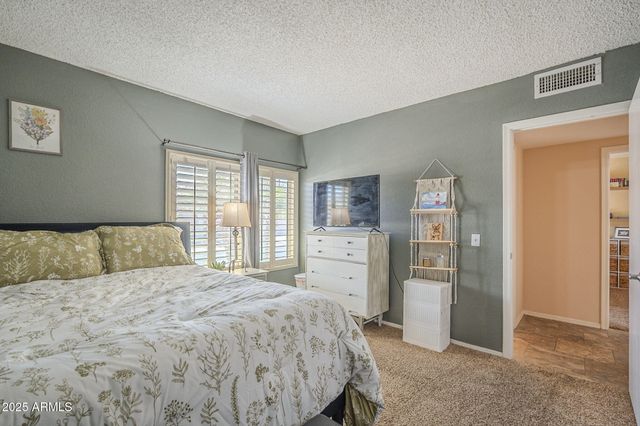 1562 E GLENEAGLE Drive, Chandler, AZ 85249