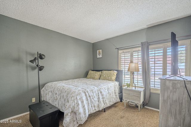 1562 E GLENEAGLE Drive, Chandler, AZ 85249