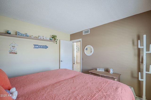 1562 E GLENEAGLE Drive, Chandler, AZ 85249