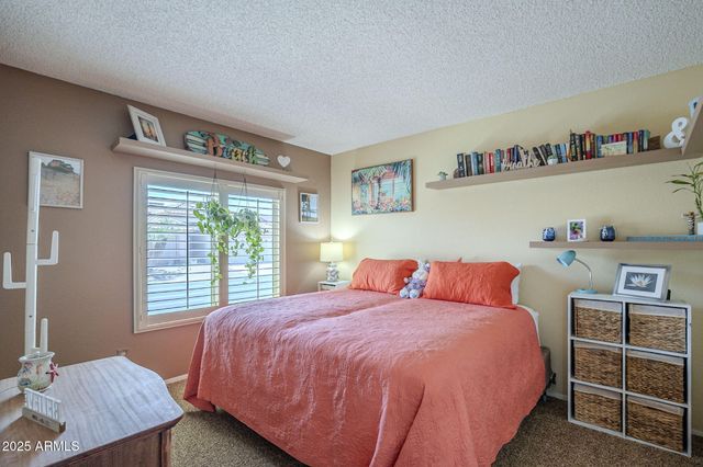 1562 E GLENEAGLE Drive, Chandler, AZ 85249