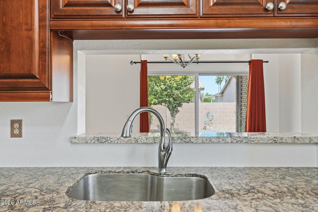Image 10 of property listing at 1562 E GLENEAGLE Drive, Chandler, AZ 85249