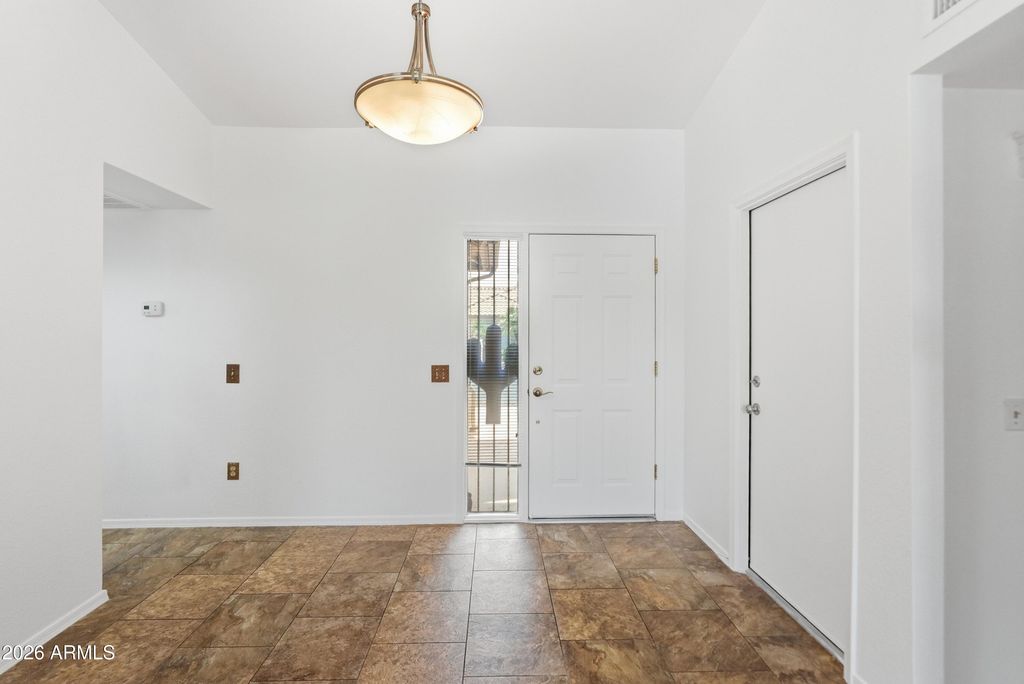 Image 11 of property listing at 1562 E GLENEAGLE Drive, Chandler, AZ 85249