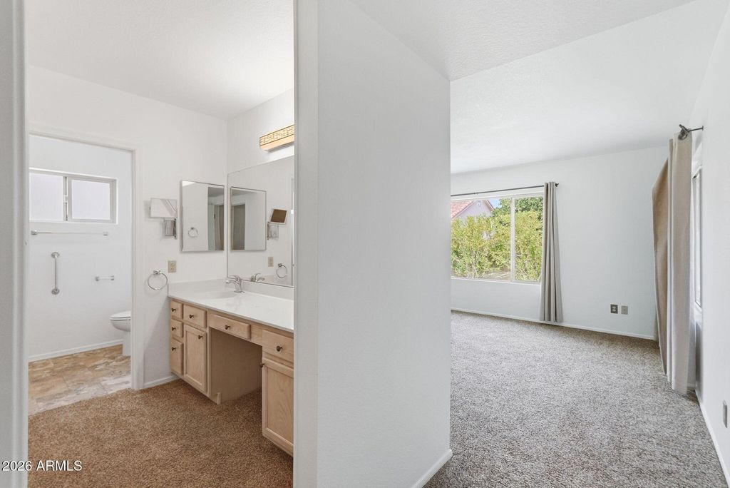Image 14 of property listing at 1562 E GLENEAGLE Drive, Chandler, AZ 85249