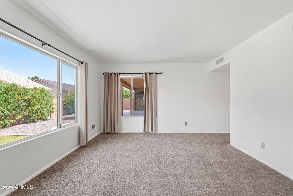 Image 15 of property listing at 1562 E GLENEAGLE Drive, Chandler, AZ 85249