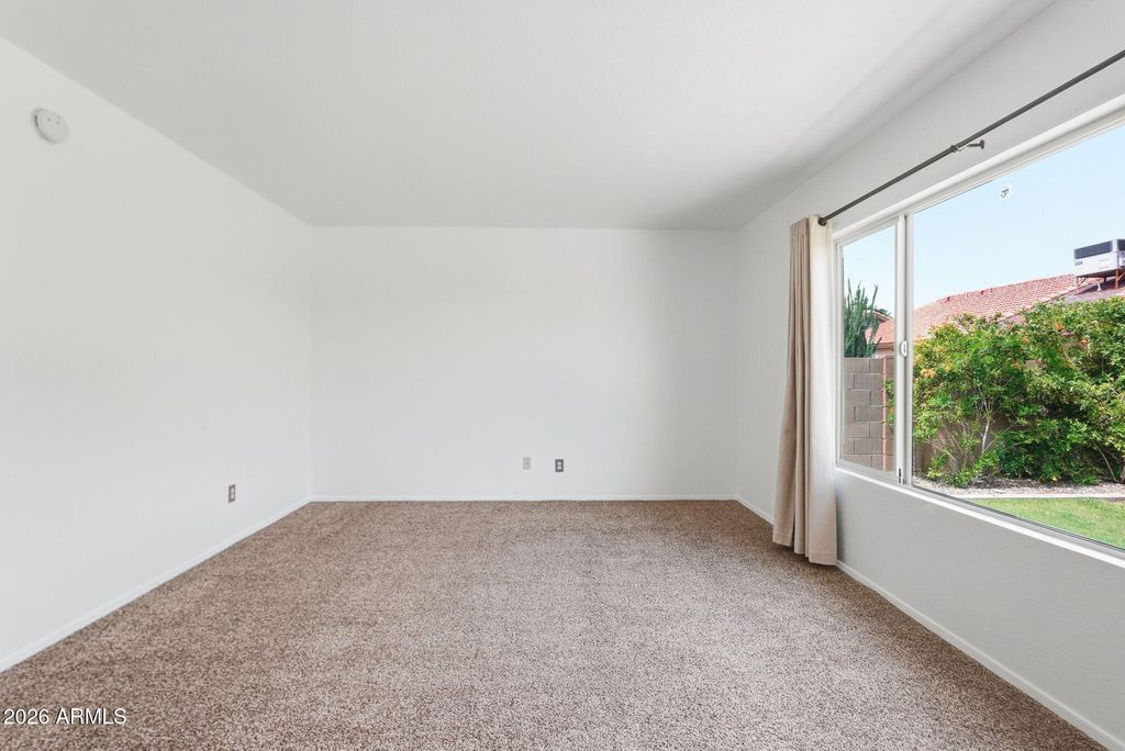 Image 16 of property listing at 1562 E GLENEAGLE Drive, Chandler, AZ 85249