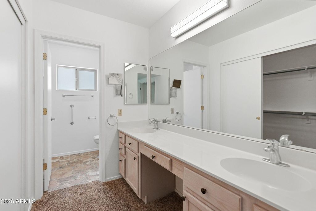 Image 17 of property listing at 1562 E GLENEAGLE Drive, Chandler, AZ 85249