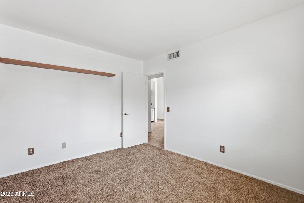 Image 26 of property listing at 1562 E GLENEAGLE Drive, Chandler, AZ 85249