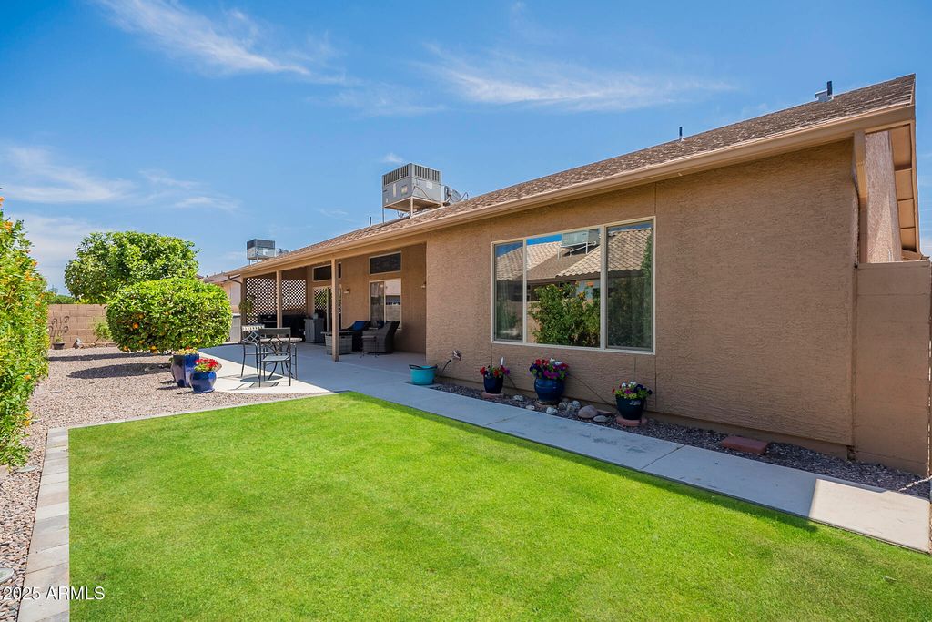Image 33 of property listing at 1562 E GLENEAGLE Drive, Chandler, AZ 85249