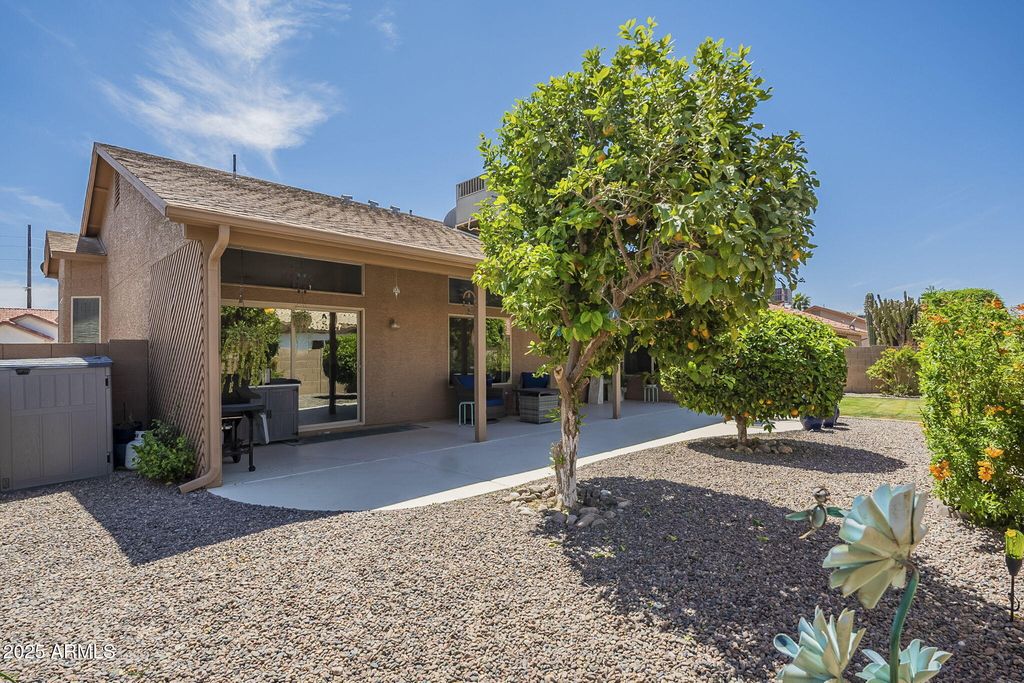 Image 34 of property listing at 1562 E GLENEAGLE Drive, Chandler, AZ 85249