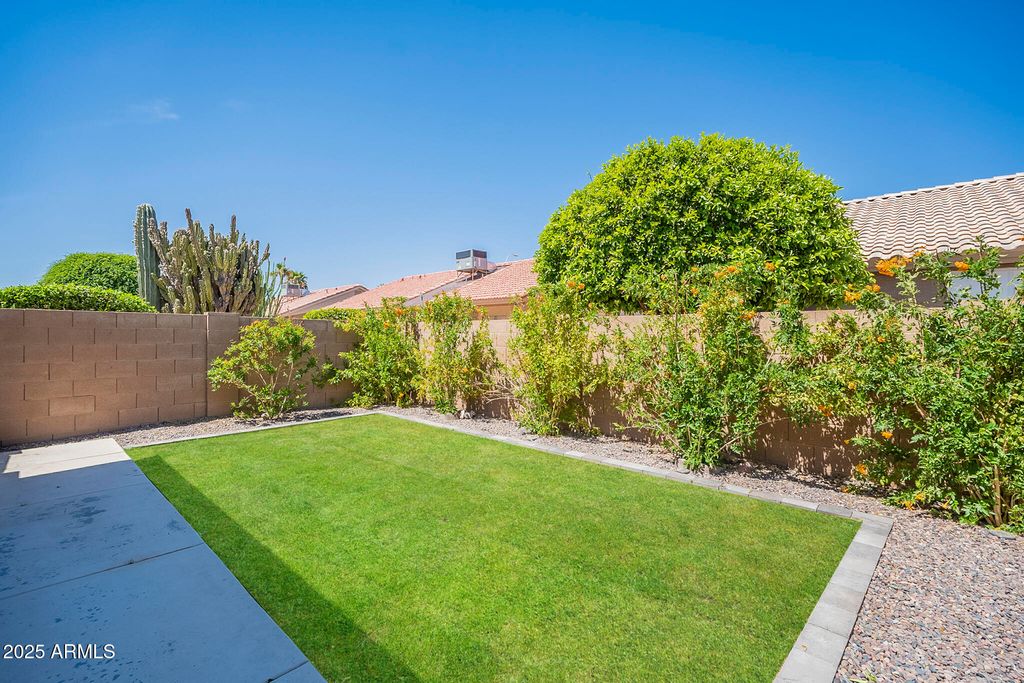 Image 38 of property listing at 1562 E GLENEAGLE Drive, Chandler, AZ 85249