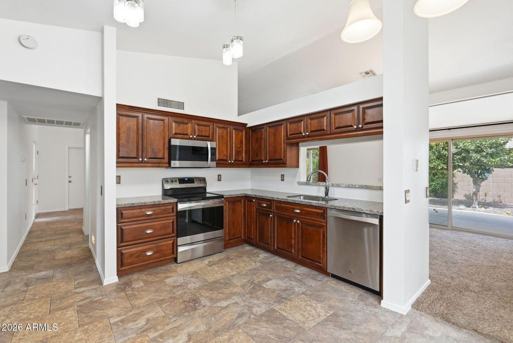Image 4 of property listing at 1562 E GLENEAGLE Drive, Chandler, AZ 85249