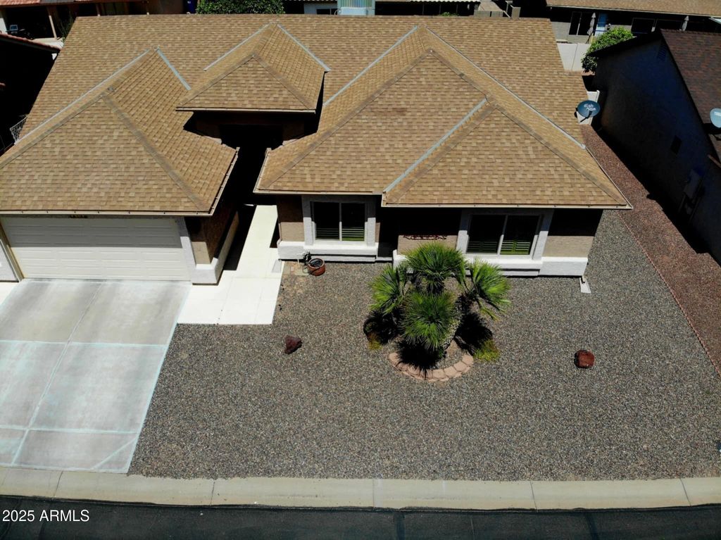 Image 41 of property listing at 1562 E GLENEAGLE Drive, Chandler, AZ 85249
