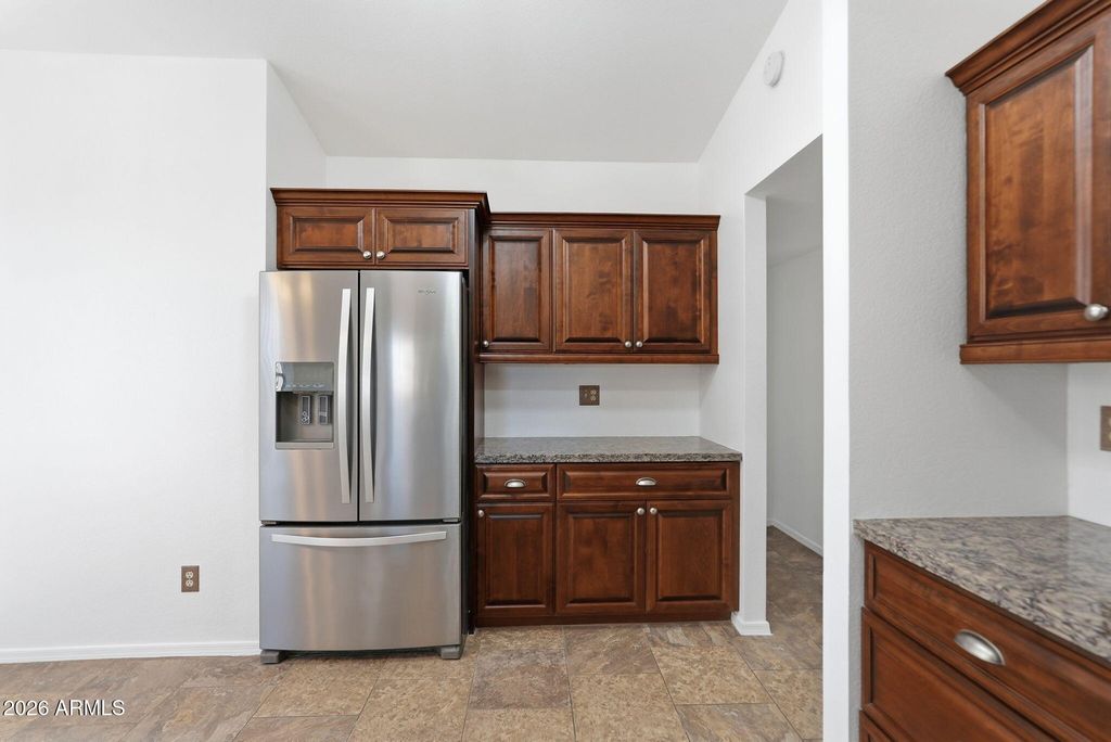 Image 6 of property listing at 1562 E GLENEAGLE Drive, Chandler, AZ 85249