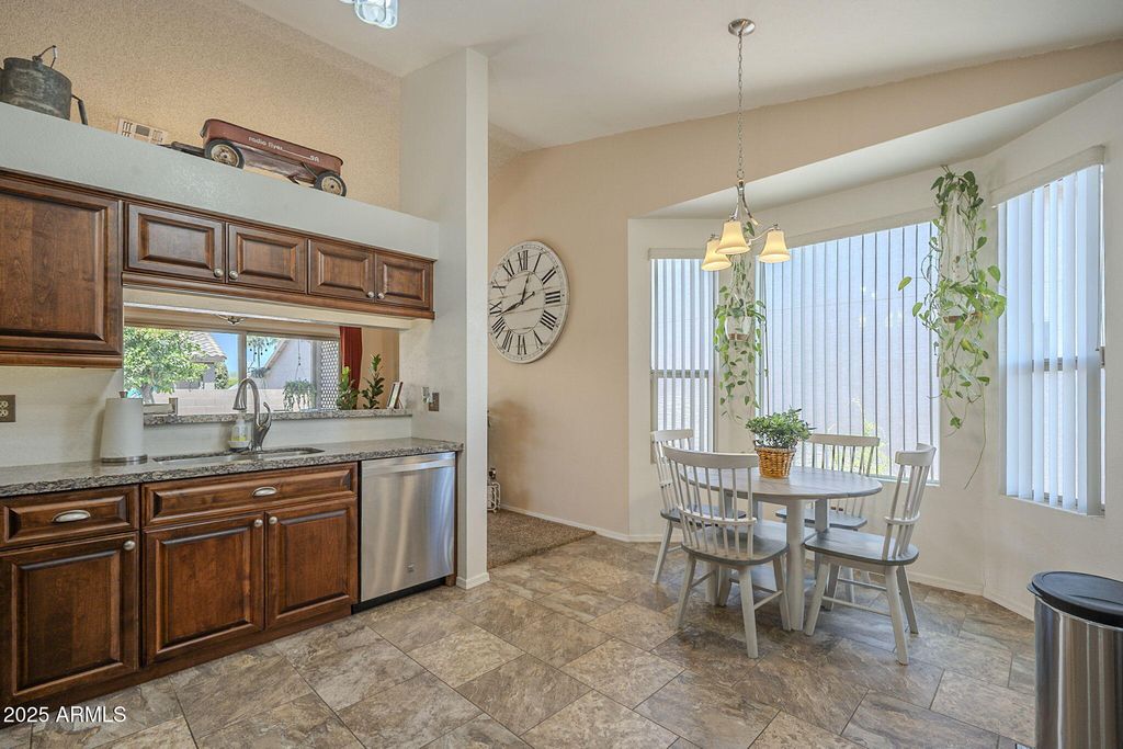 Image 8 of property listing at 1562 E GLENEAGLE Drive, Chandler, AZ 85249