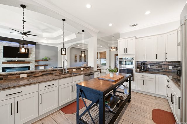 138 Private Road 4703, Castroville, TX 78009