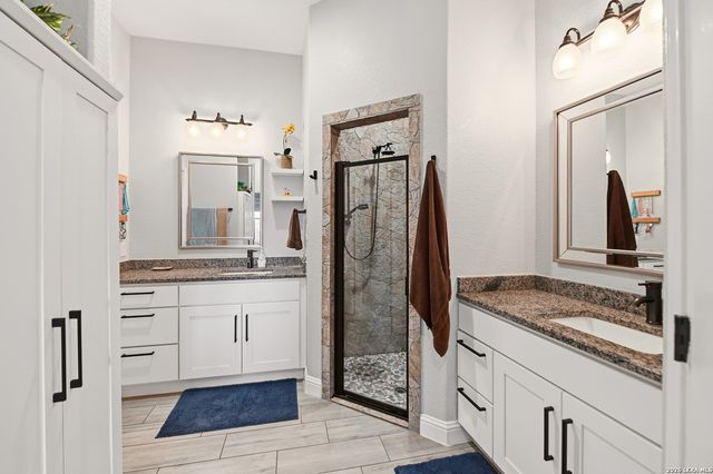 138 Private Road 4703, Castroville, TX 78009