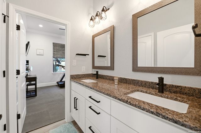 138 Private Road 4703, Castroville, TX 78009