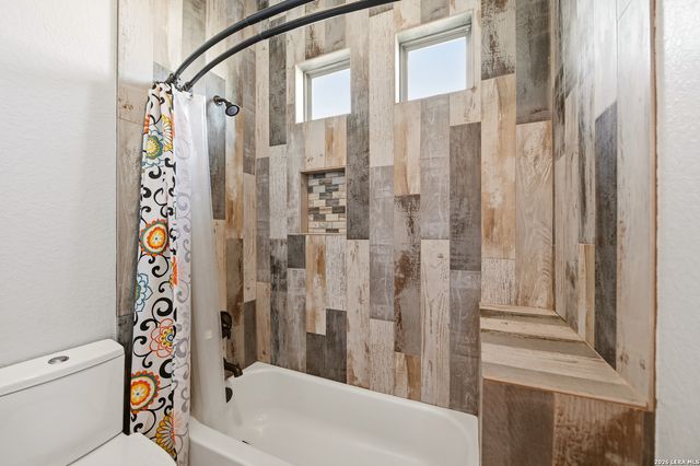 138 Private Road 4703, Castroville, TX 78009