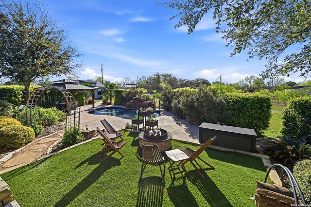 138 Private Road 4703, Castroville, TX 78009