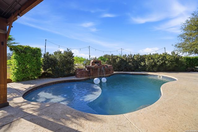 138 Private Road 4703, Castroville, TX 78009