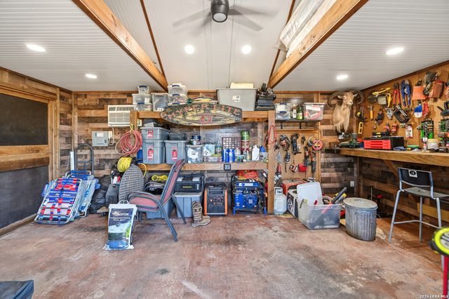 138 Private Road 4703, Castroville, TX 78009