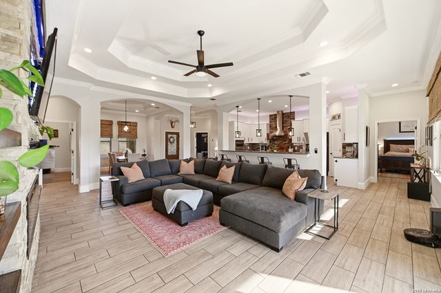 138 Private Road 4703, Castroville, TX 78009