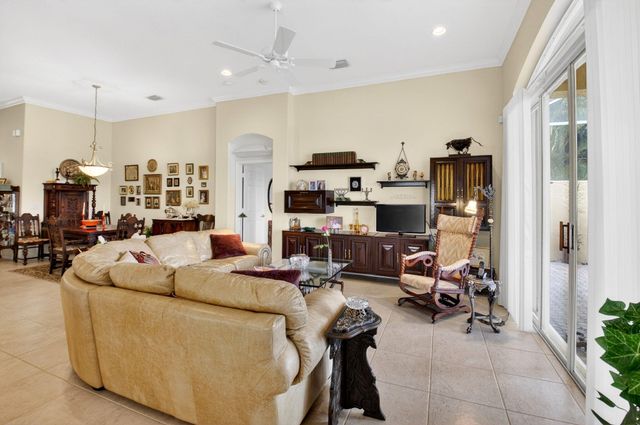 7063 Demedici Circle, Delray Beach, FL 33446