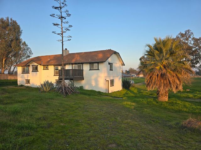 15758 Mark Road, Madera, CA 93636