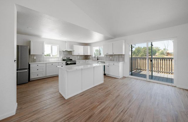 15758 Mark Road, Madera, CA 93636