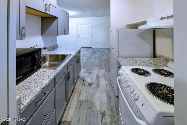 2450 E 3rd Street, Tucson, AZ 85719