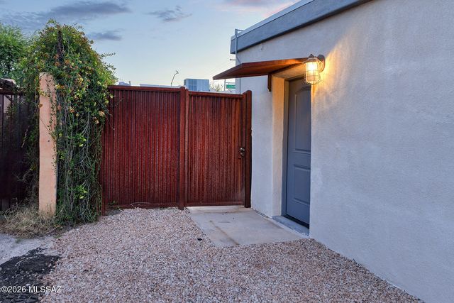 2450 E 3rd Street, Tucson, AZ 85719