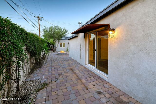 2450 E 3rd Street, Tucson, AZ 85719