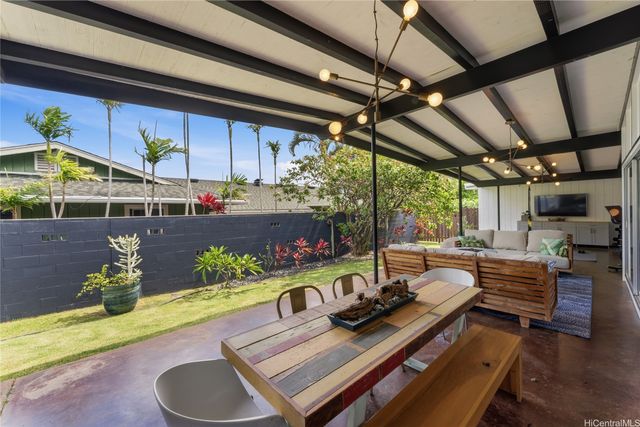 6085 Manukapu Place, Honolulu, HI 96821