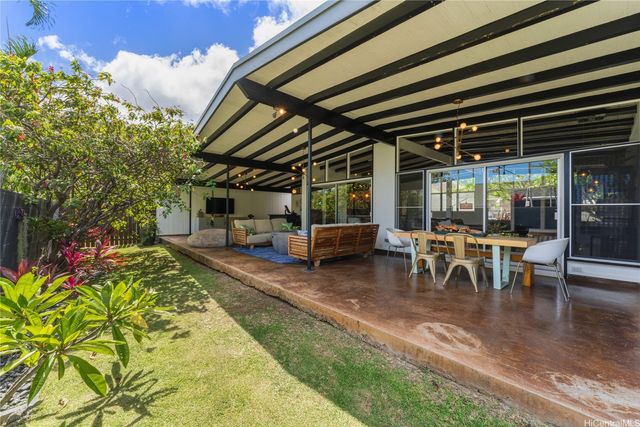 6085 Manukapu Place, Honolulu, HI 96821