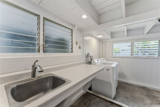 6085 Manukapu Place, Honolulu, HI 96821