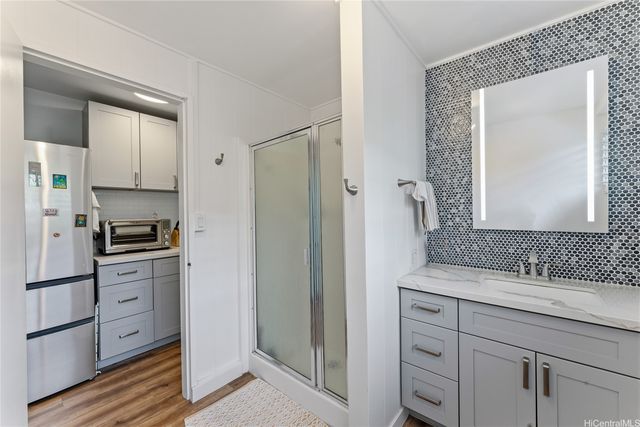 6085 Manukapu Place, Honolulu, HI 96821