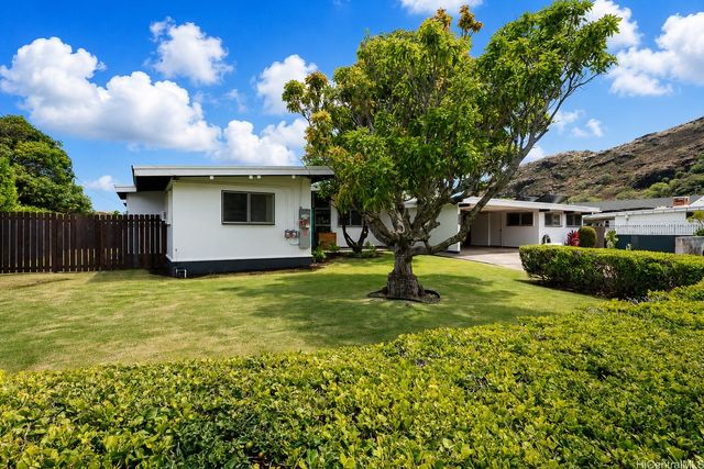 6085 Manukapu Place, Honolulu, HI 96821