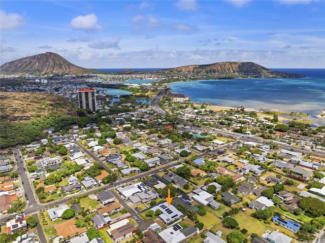 6085 Manukapu Place, Honolulu, HI 96821