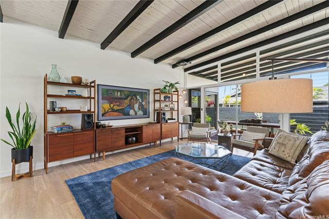 6085 Manukapu Place, Honolulu, HI 96821