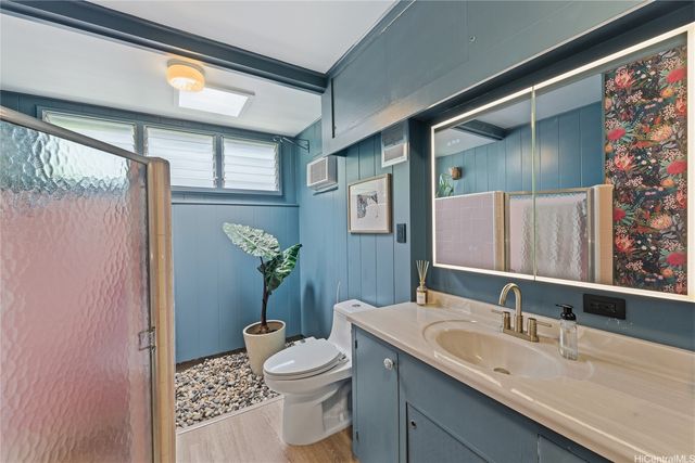 6085 Manukapu Place, Honolulu, HI 96821