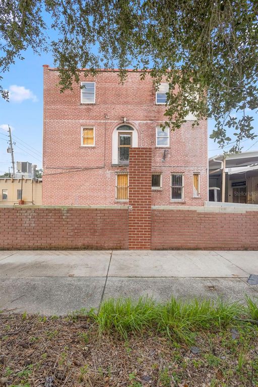 Image 11 of property listing at 204 MAGNOLIA STREET, New Smyrna Beach, FL 32168
