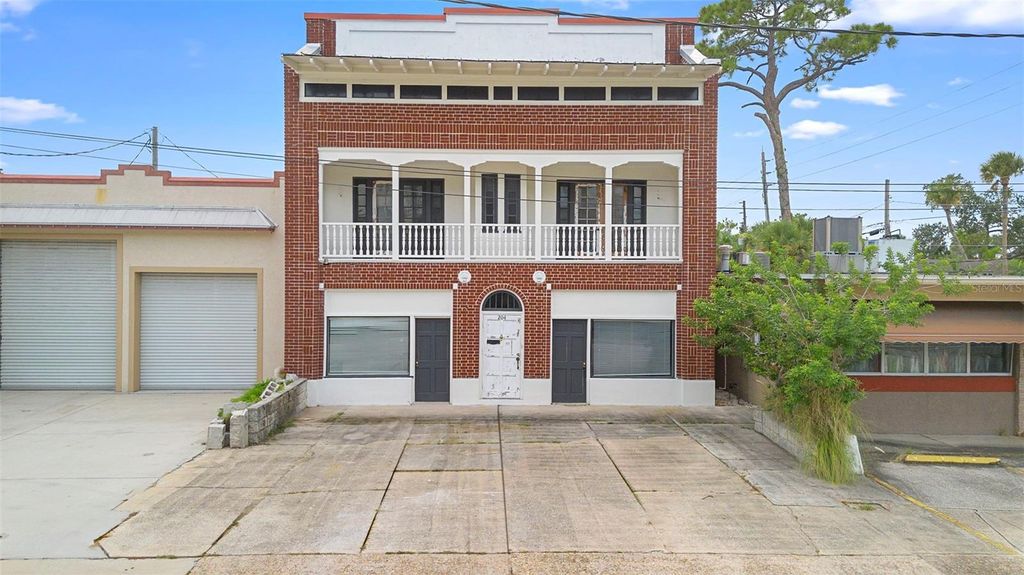 Image 6 of property listing at 204 MAGNOLIA STREET, New Smyrna Beach, FL 32168