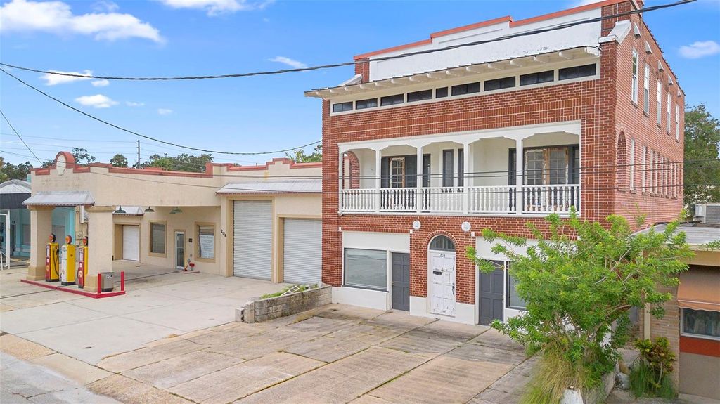Image 7 of property listing at 204 MAGNOLIA STREET, New Smyrna Beach, FL 32168