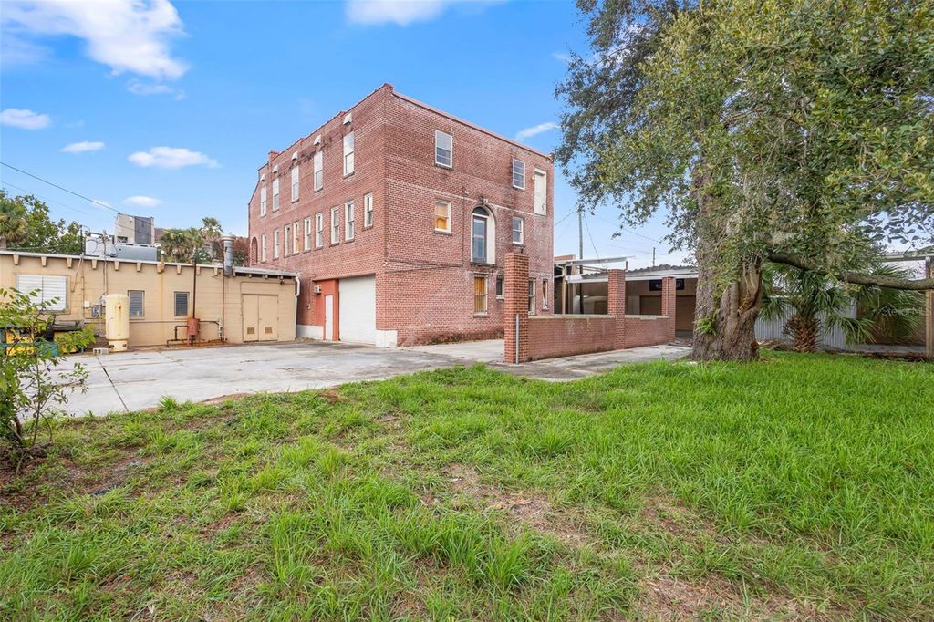Image 10 of property listing at 204 MAGNOLIA STREET, New Smyrna Beach, FL 32168