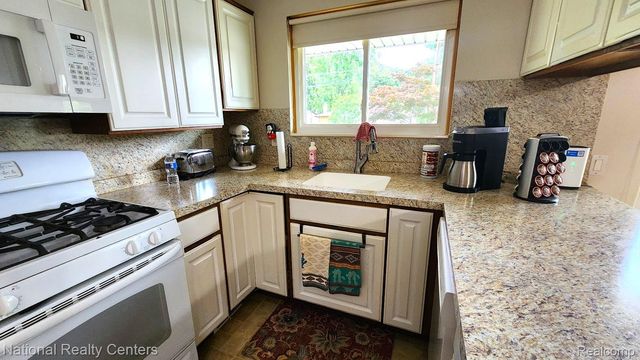14585 Park Street, Livonia, MI 48154